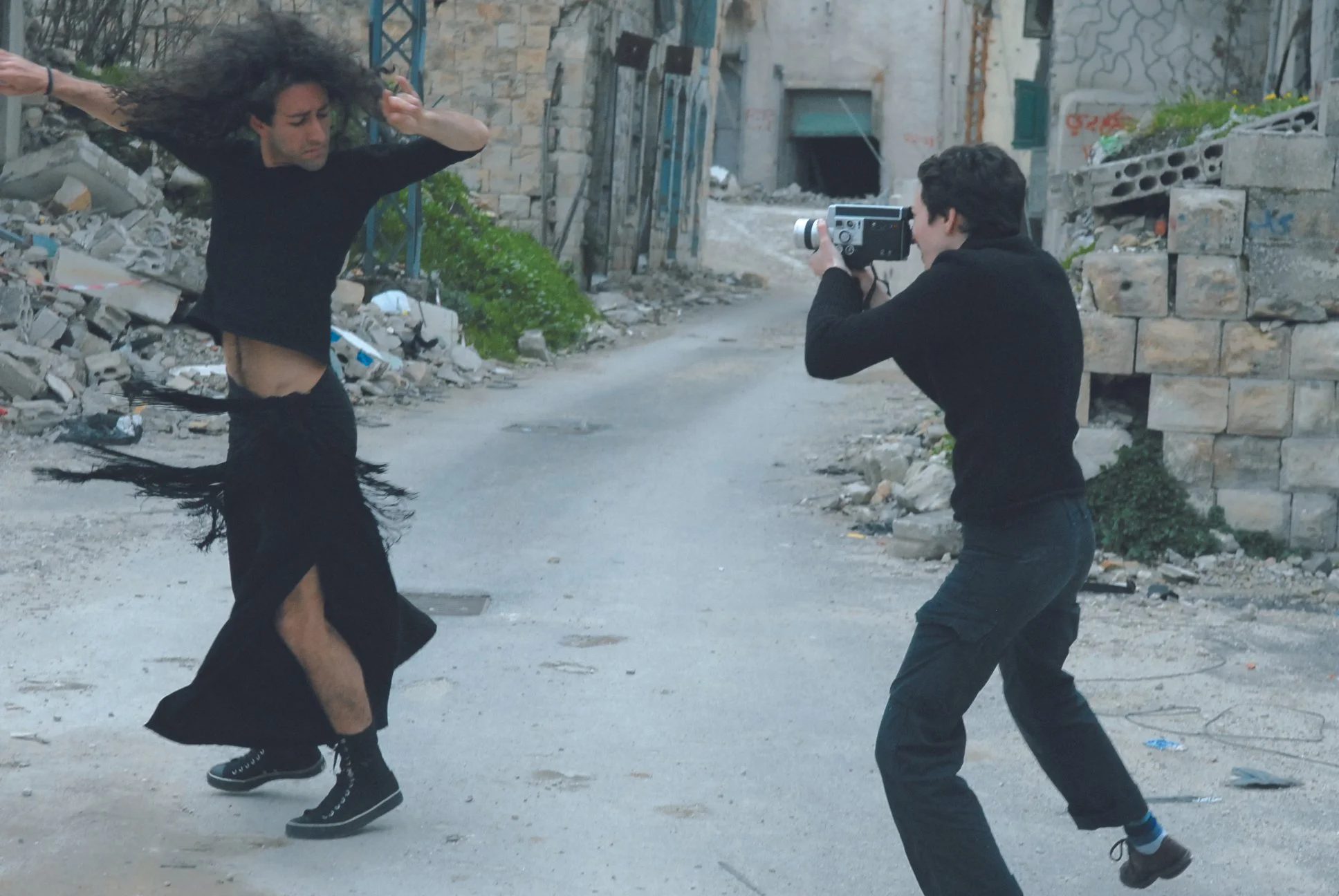 Entre les ruines Behind the Scene