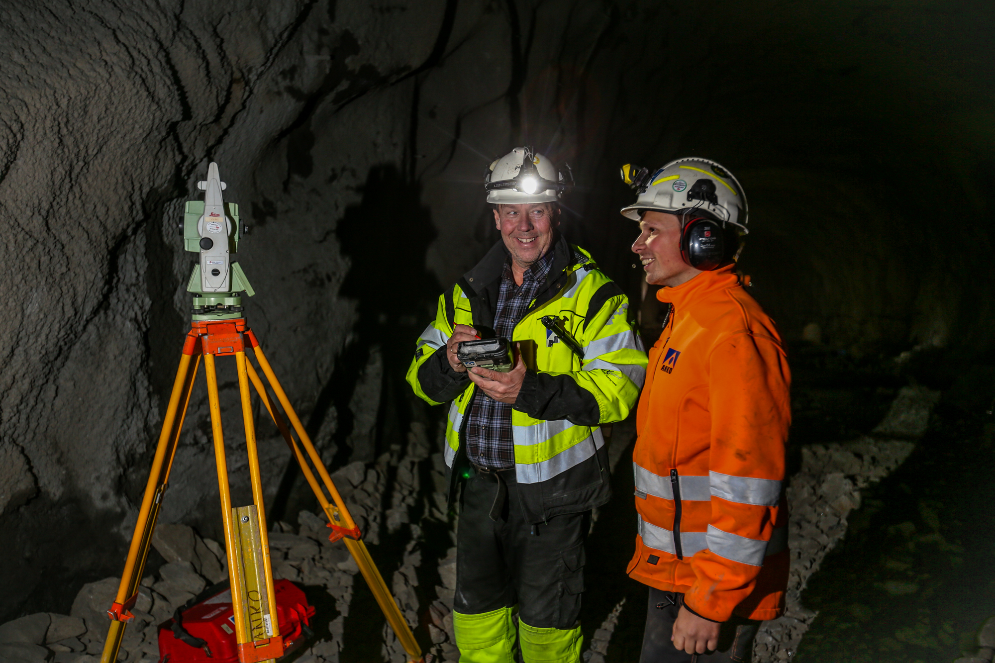 Stikkerne Einar Norstein og Yngvar Amlien fra ANKO har ansvaret for at alt går rette vegen og at tunnelen kommer fram dit den skal. 