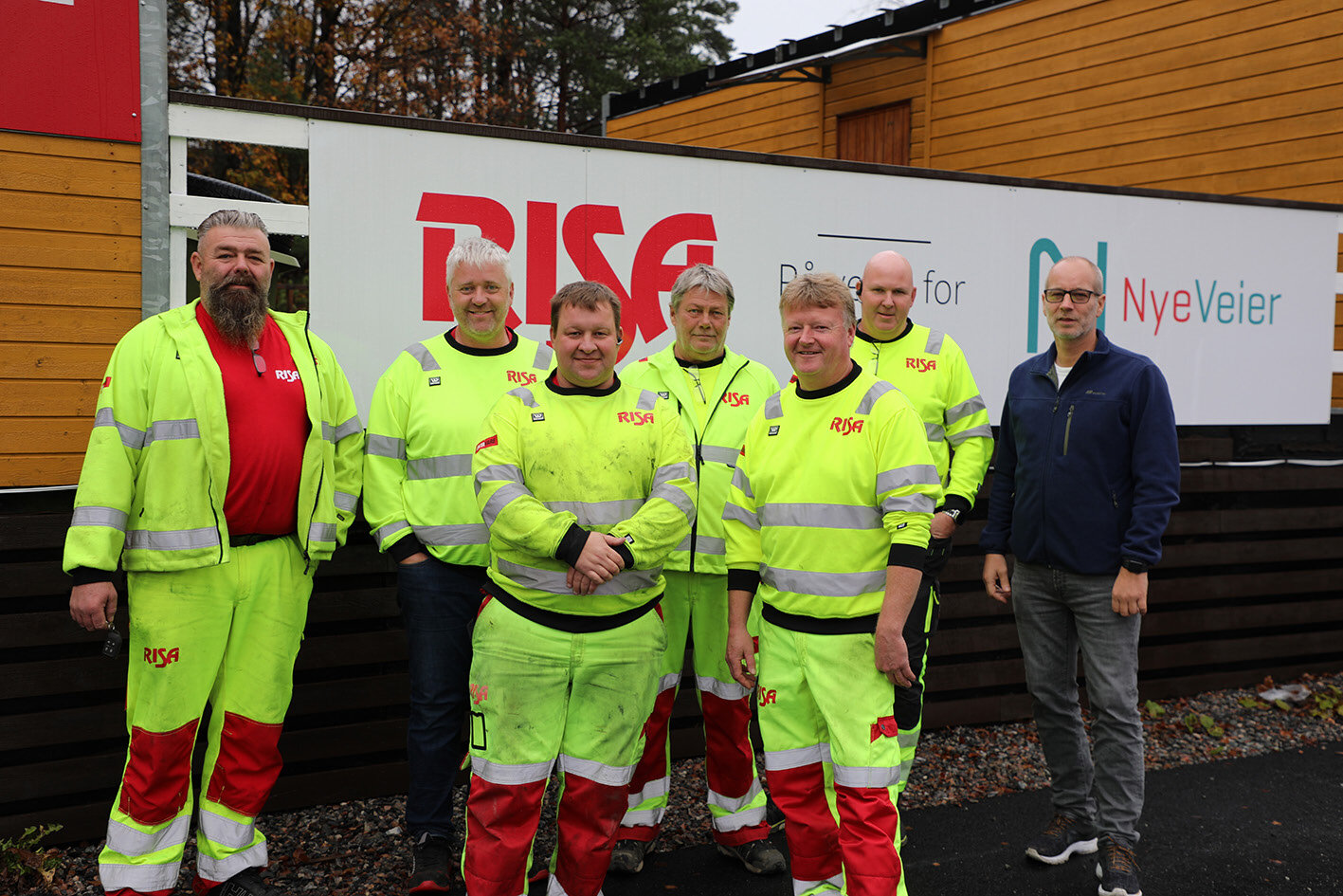 Foran fra venstre: Eldar Olav Vikje, Kjell Tore Andreassen, Per Eivind Hope. Bak fra venstre: Pål Blesvik, Roger Tangen, Trond Såmundsen og Øyvind Bjelland