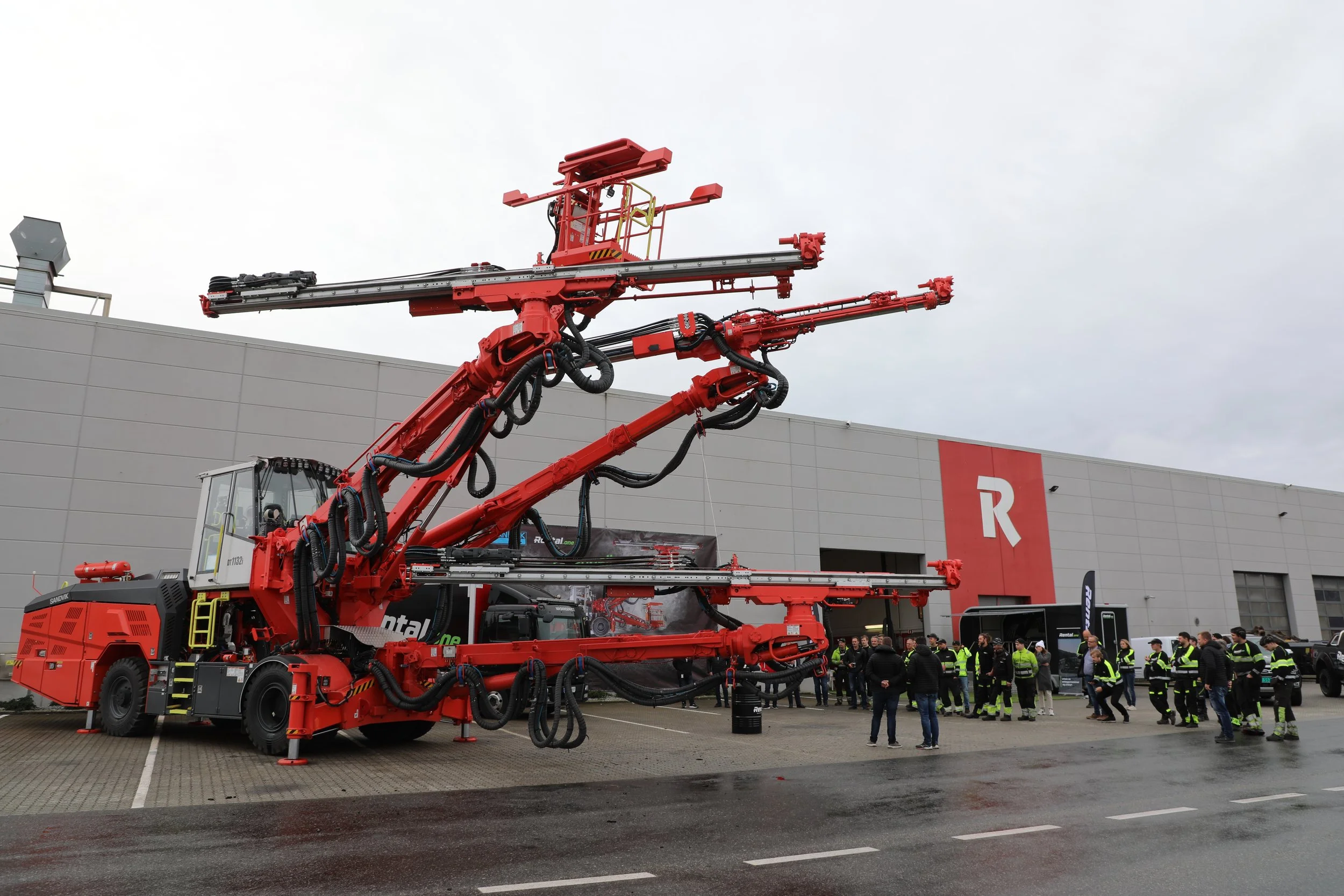 Tre-boms monsterrigg til Rental.One