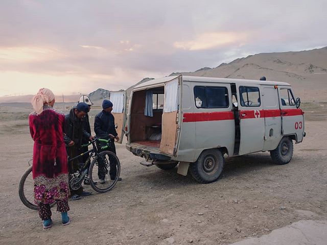 Tajikistan is a tough place to cycle. It is cold and windy and mountainous and, most of all, very, very high. Lauren's been having a bit of difficulty with the altitude. After a really tough pass at the Kyrgyz/Tajik border, she couldn't quite catch h