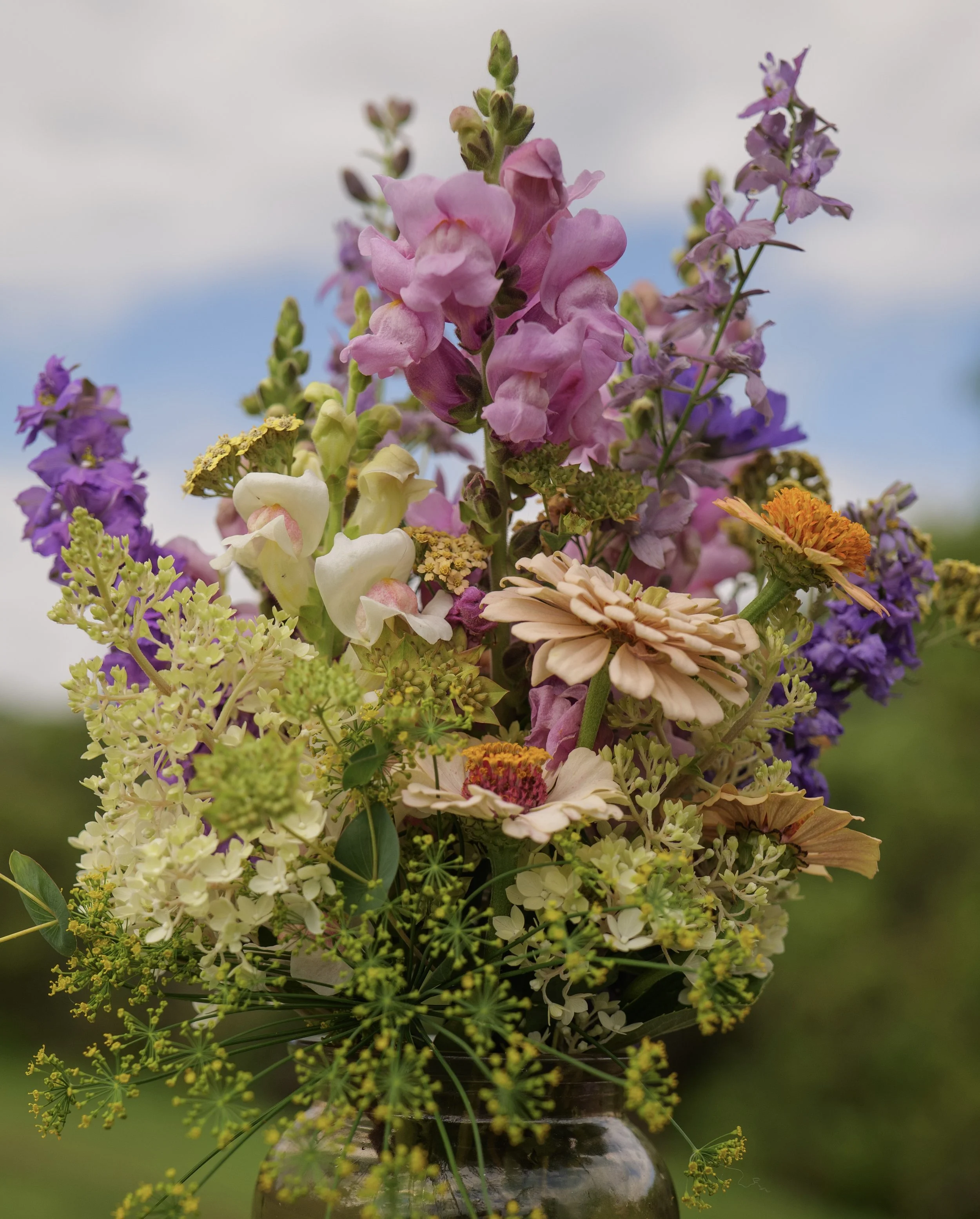 garden inspired floristry that reflects the natural elegance and grace of the flowers we grow.
