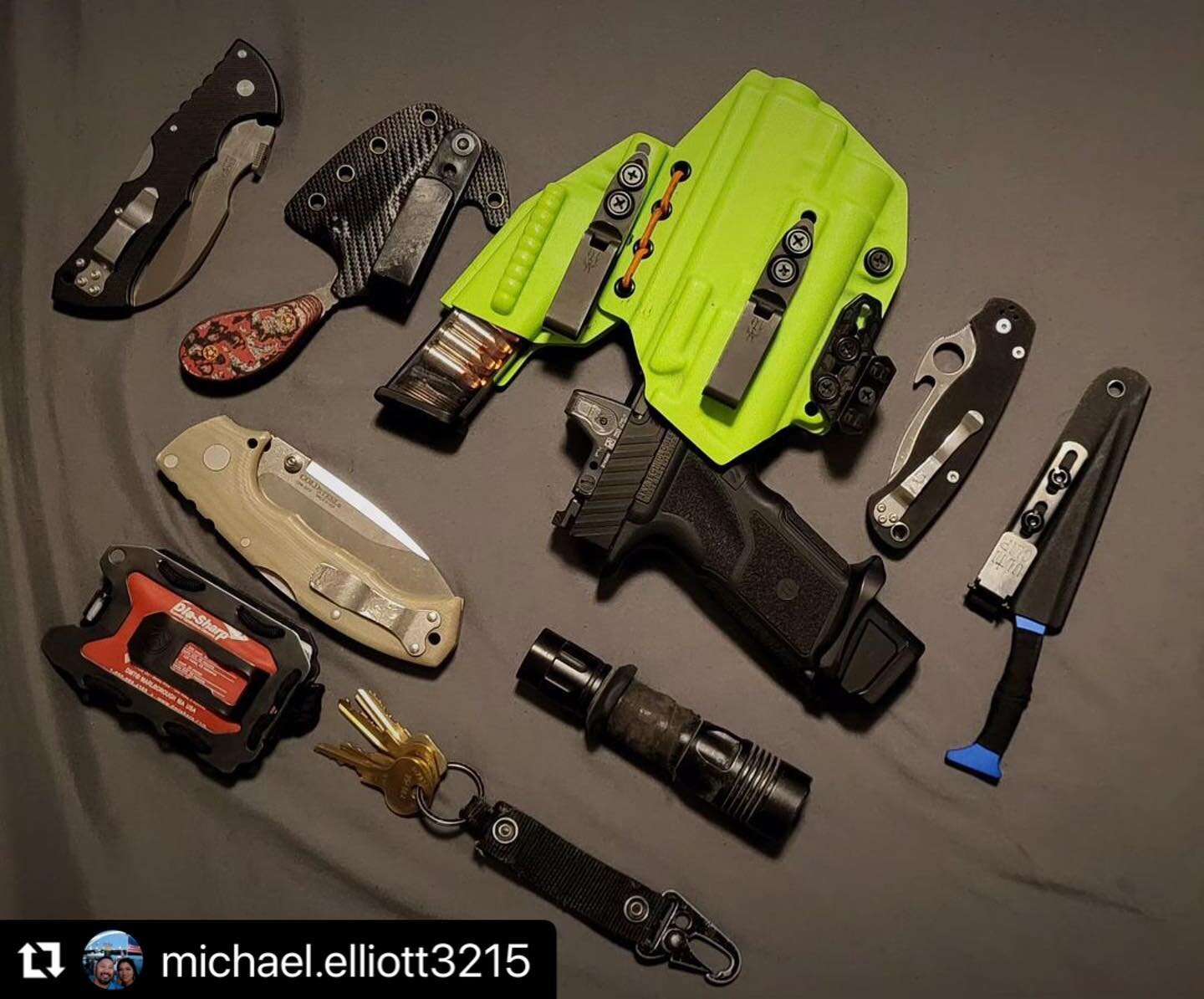 The blue Sutura with a little custom grip tape is ready for action 💥🔪
That @ulticlip will place it anywhere you want 💪👊

Hardreadybrand.com

#Repost @michael.elliott3215 with @use.repost
・・・
The newest acquisition to my edc: @hardreadybrand Sutur