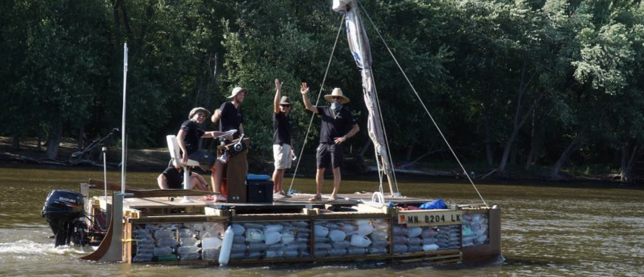 Recycled Mississippi - Sailing down the Mississippi River on 800 plastic bottles