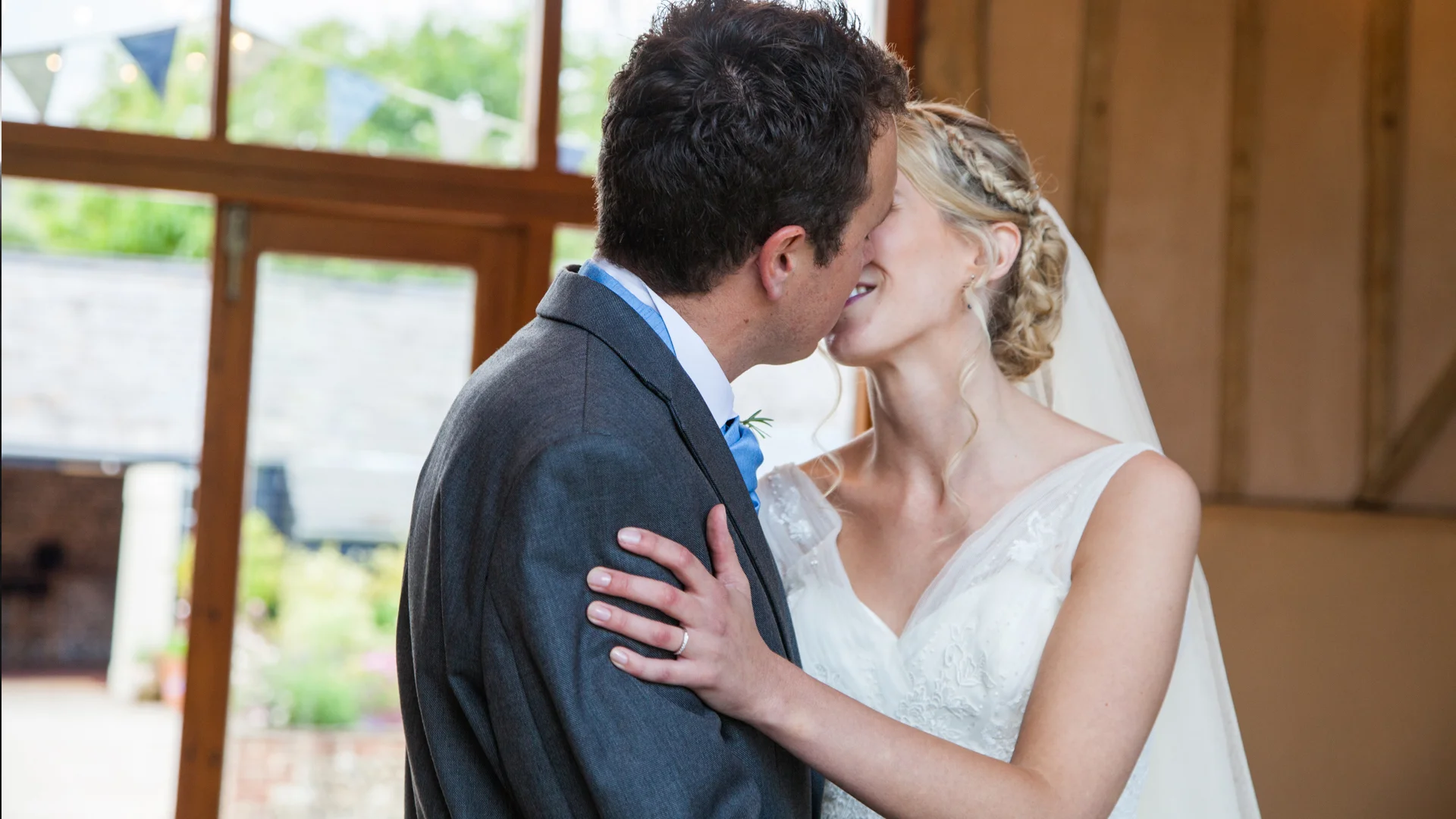 Upwaltham barns wedding photography, sussex wedding photographer, hayley rose