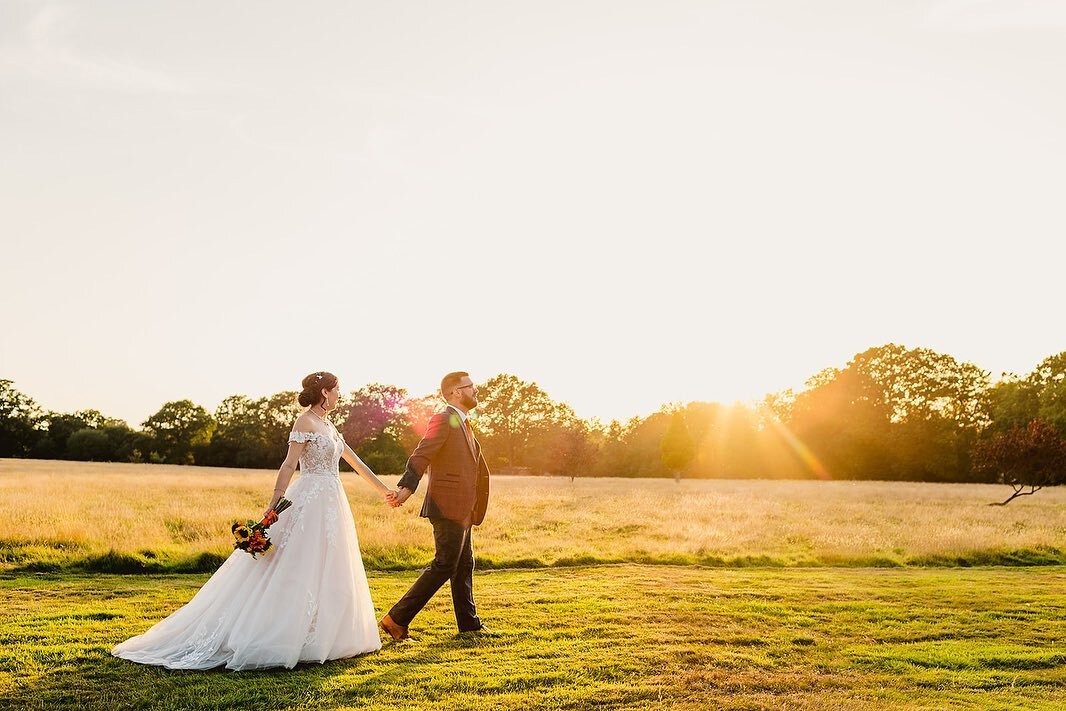 2023 // HIGHLIGHTS - HAPPY COUPLE 
I don&rsquo;t like to whisk couples away from their family and friends for too long during a wedding day. 10 - 15 minutes is all that&rsquo;s needed for a beautiful selection of just you shots. Here is a small selec