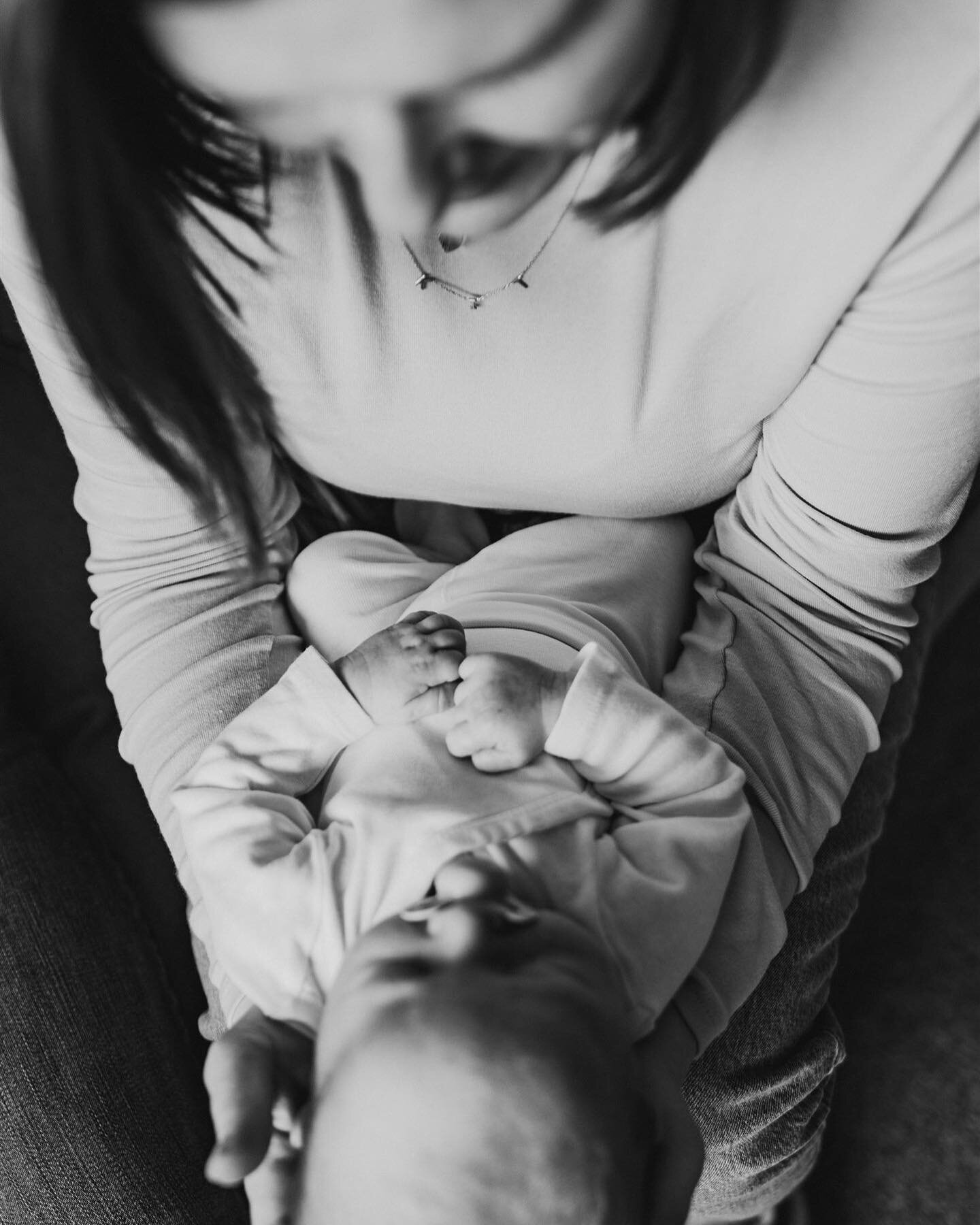 HELLO WORLD Newborn at home shoot. A beautiful way to capture a snippet of those early precious days. 

&ldquo;Just wanted to say thank you so much for such a lovely experience. The photos are gorgeous and just what we were hoping for!&rdquo;
.
.
.
.