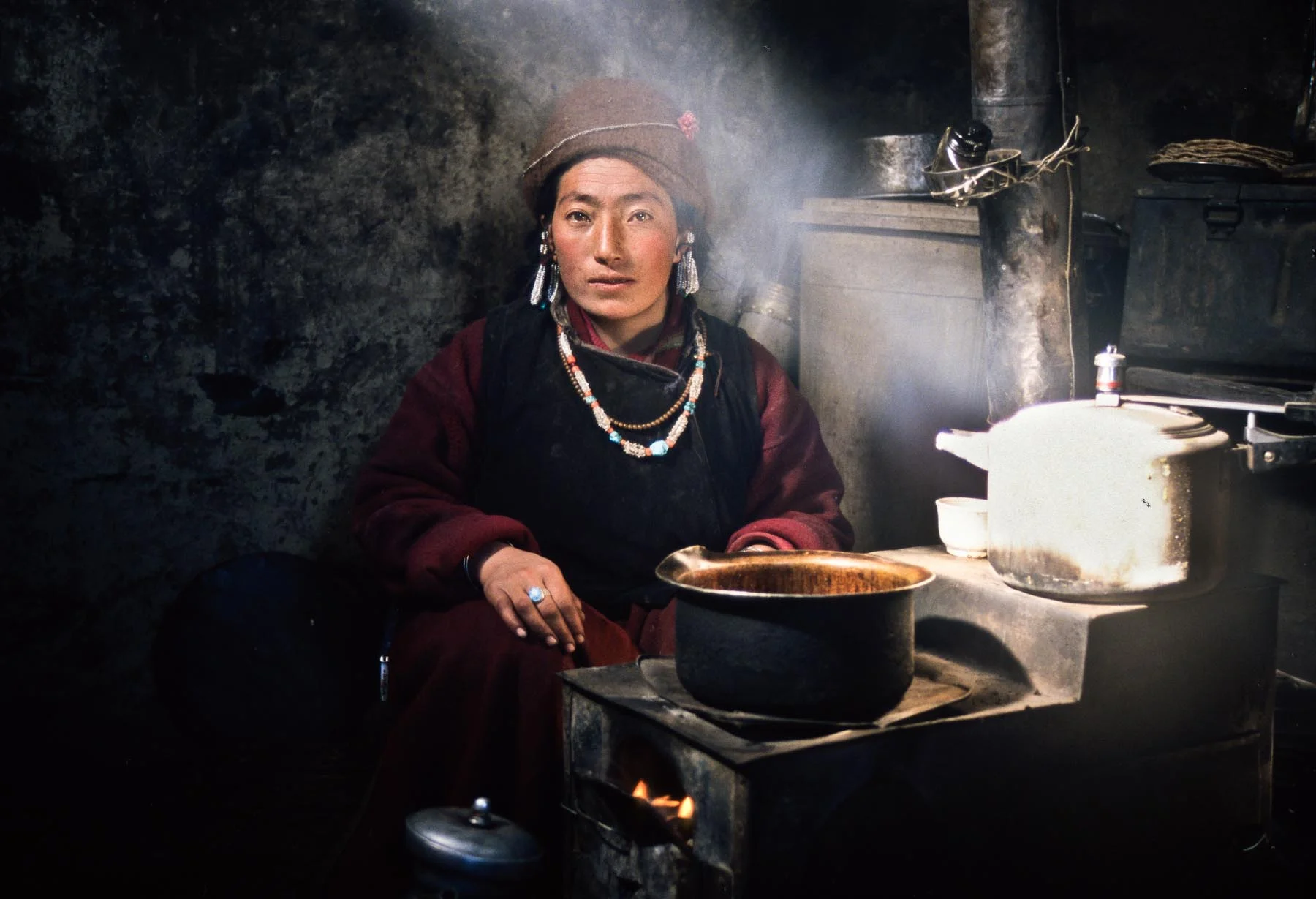 DAVID_R_ABRAM_Travel_Portraits_Lightbeam_Zanskar_Lady_am.jpg
