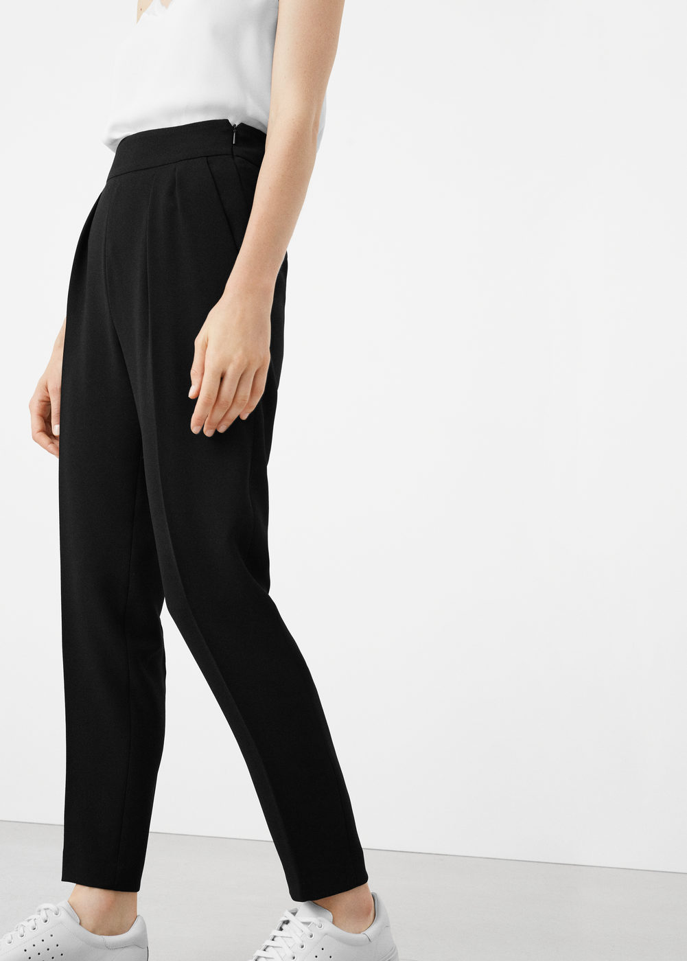 These are the perfect everyday trouser that fit just right, I could definitely see myself living in these. 