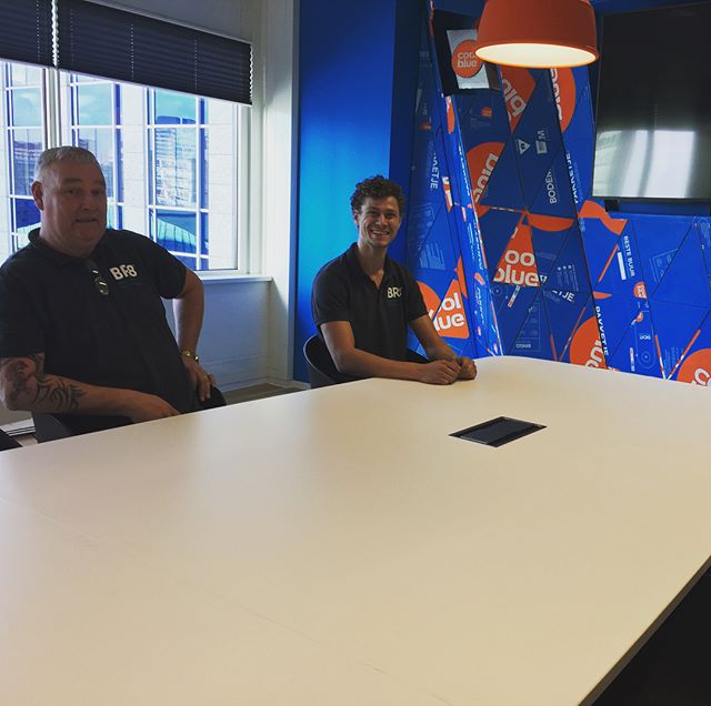 4m vergadertafel bezorgd bij @coolblue in de vriendenkamer #vitra #bigbrands