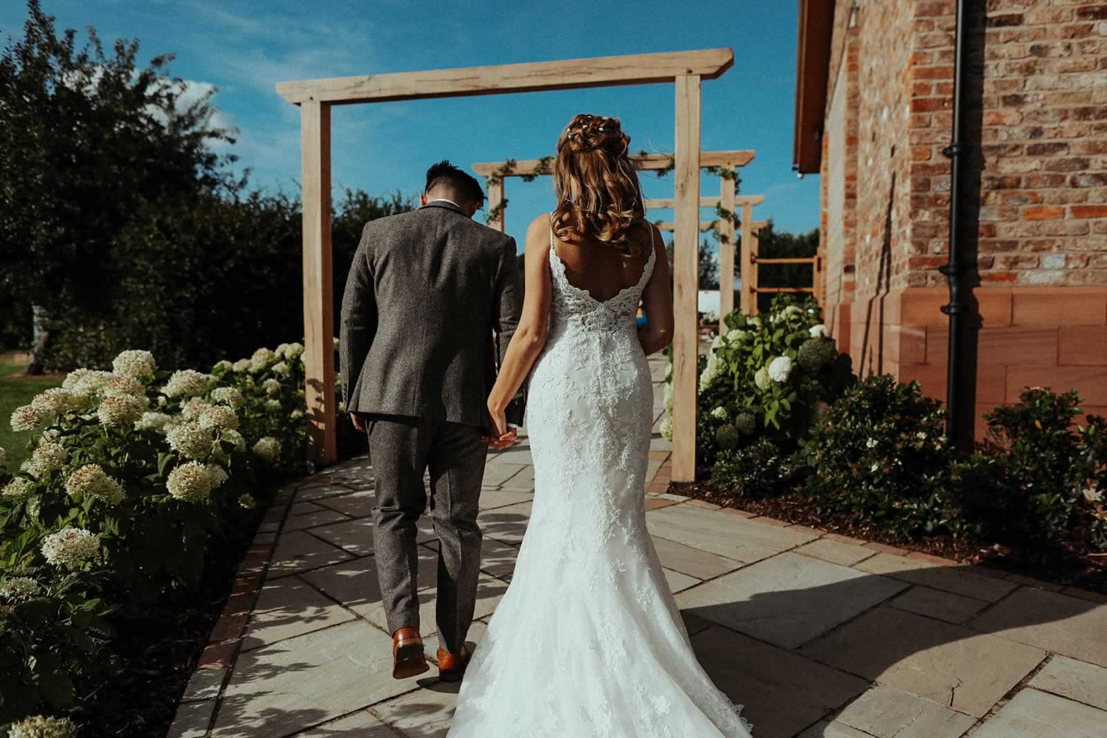 Pryors-Hayes-Wedding-Photography-Barn-Venue-Cheshire-embee-photography-0135.jpg