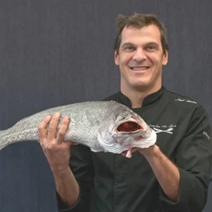 Nuno Simões Nosso Chef desde o 1ª dia, é uma peça fundamental no nosso projecto, garantindo sempre a qualidade e alma das nossas refeições!