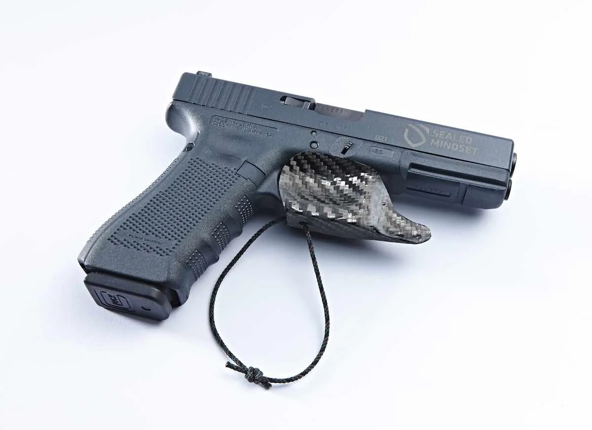 SM ConSeal Holster_On Glock_V1_013.jpg