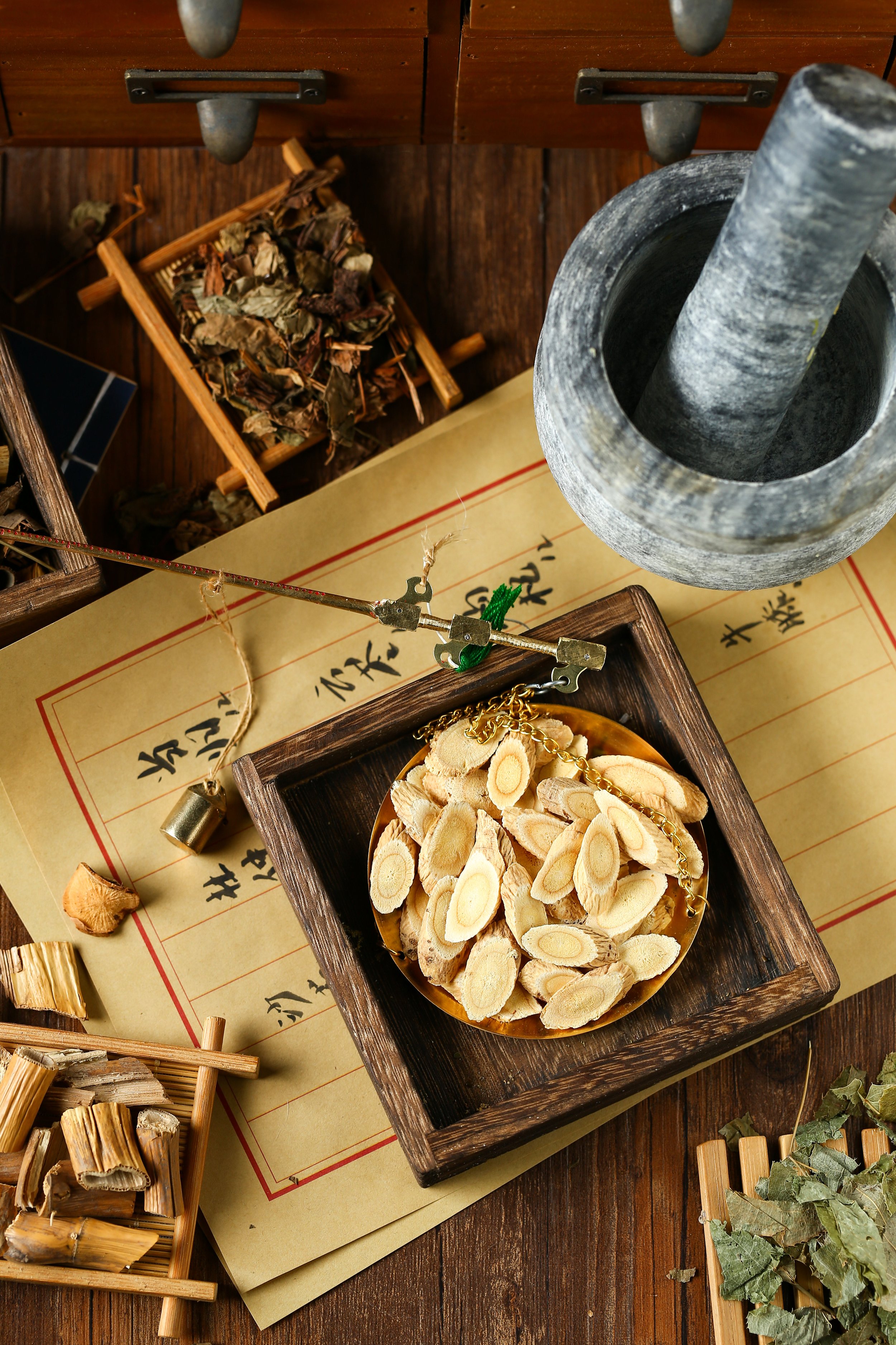 chinese-traditional-herbal-medicine-steelyard-translation-reads-as-chinese-herbal-therapy.jpg
