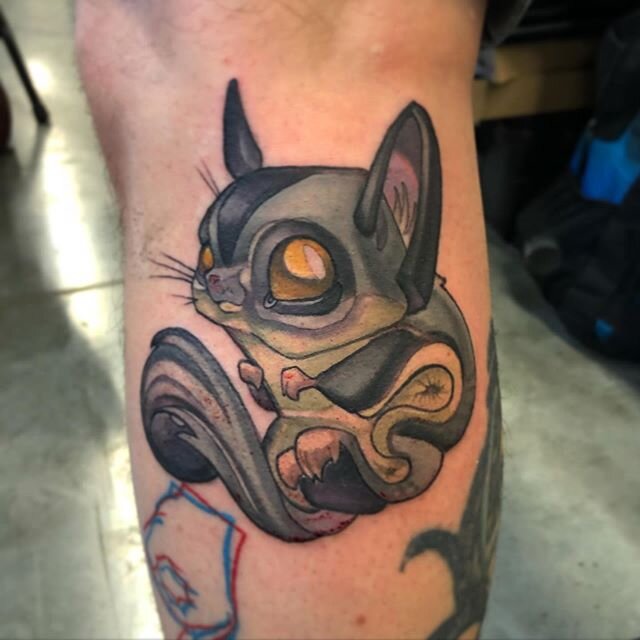 Got a chance to rock out a tiny banger sugar glider yesterday :D
#thetattoogiant @whtraventattoo @saniderm @eternalink @kwadron #newschooltattoo #newschool #illustrative #sugarglidersofinstagram #sugarglider #614 #asseenincolumbus @villainarts