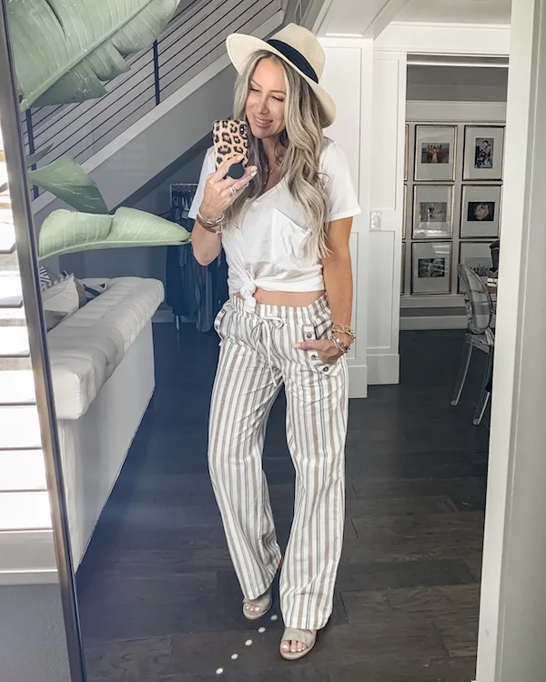 Live Love Blank, liveloveblank.com, Casual Looks for Everyday At Surprise Walmart, Fashion stylist blogger, Outfit of the Day OOTD for casual style, mom style mom blogger
