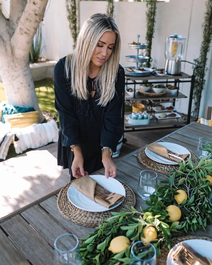 OUTDOOR DINING ESSENTIALS With a Splash of Citrus