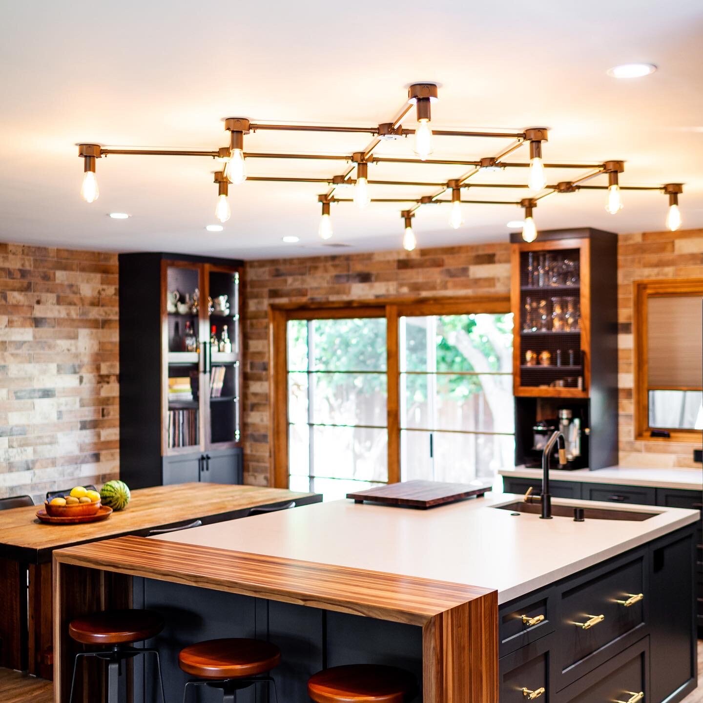 6932C02C-38BD-4013-80ED-F0C77179ECAE