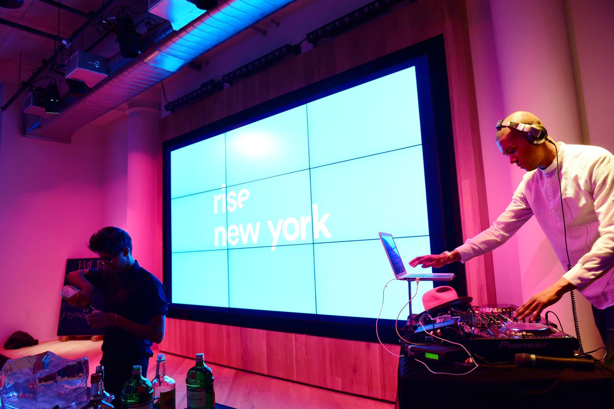 To keep the party vibe going late into the evening, we tapped a muralist who live-painted throughout the event, flair bartenders, and on their way out, guests could take home custom branded sweets from Dylan’s Candy Bar, and prints from our social photo booth.