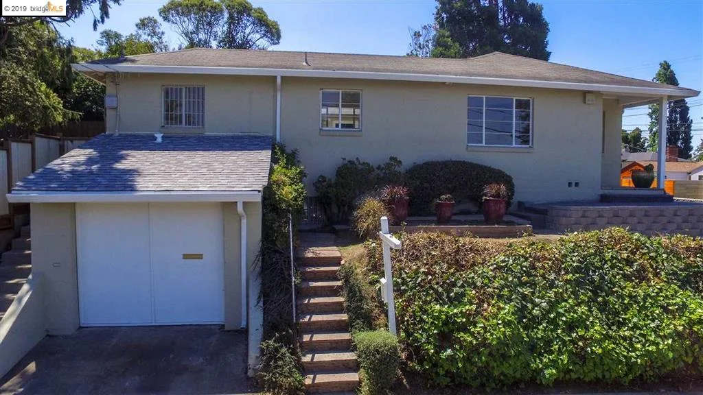 4504 Fairbairn Ave, Oakland, CA 94619
