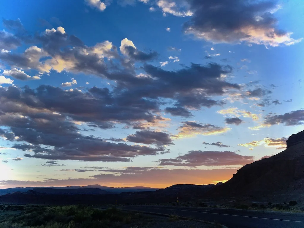 tramonto-interstate-70-da-moab-a-bryce