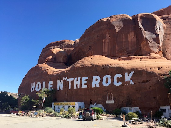 hole-n-the-rock-monument-valley-moab