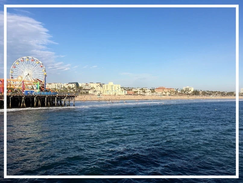 Il molo e la spiaggia di Santa Monica a Los Angeles, California