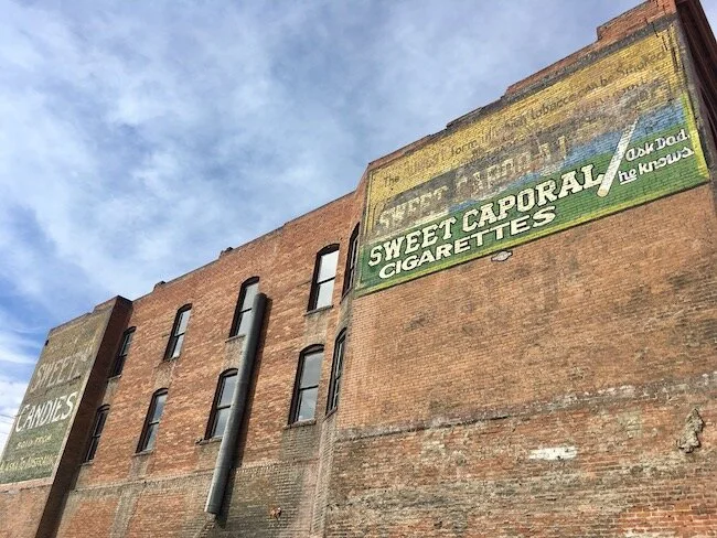 butte on the road da yellowstone a glacier