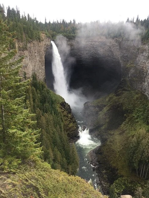 cascate helmcken falls Cascate a Wells Gray Provincial Park in Canada occidentale