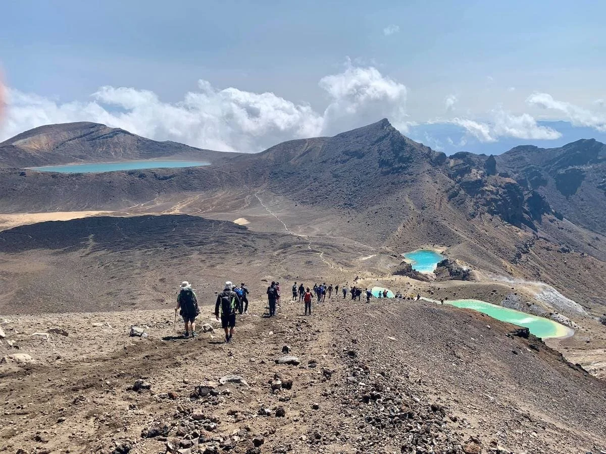 Tongariro Alpine Crossing: Guida Completa al Miglior Trekking di un Giorno in Nuova Zelanda