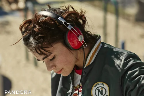 Pandora_Individuals_2016_WeAreTheRhoads_KR_1467logo.jpg