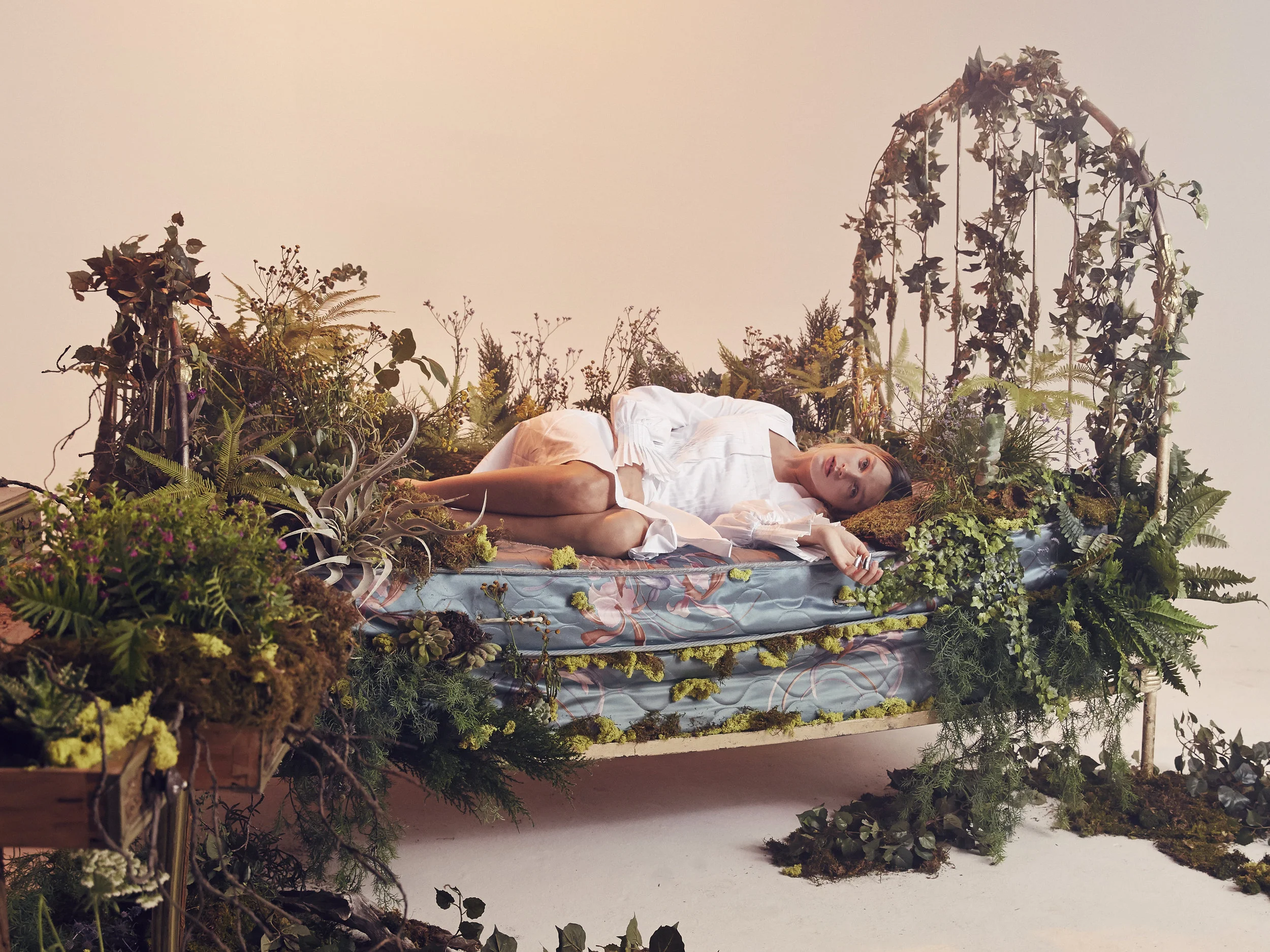 NothingGold_Bed_2014_Wearetherhoads_CR_8166.jpg