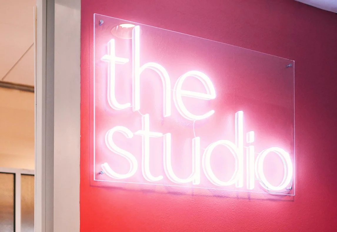 bijin_studio_neon_horiz.jpg