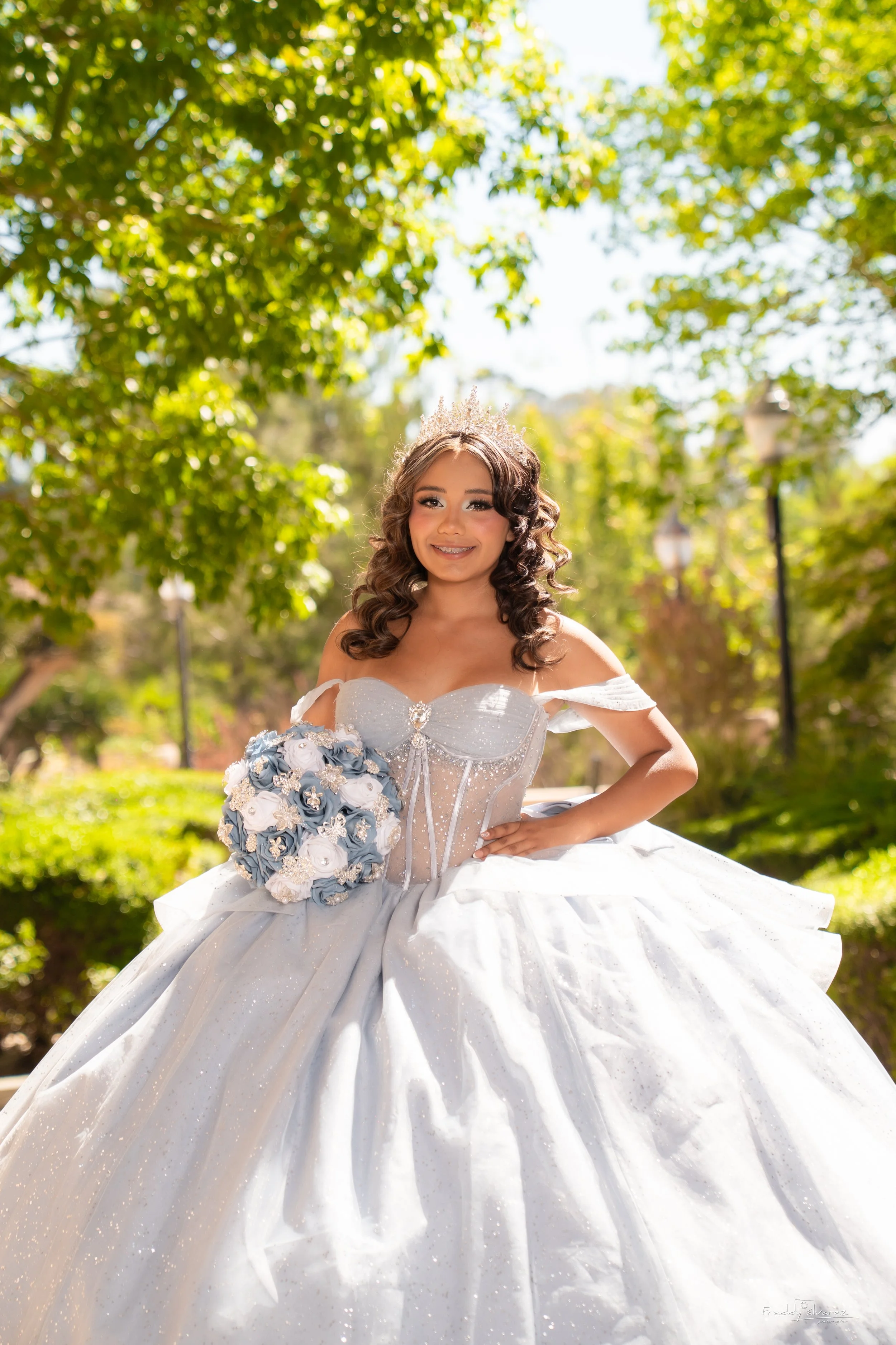 Valerie's XV LIBRO Y TRIPT-16.jpg