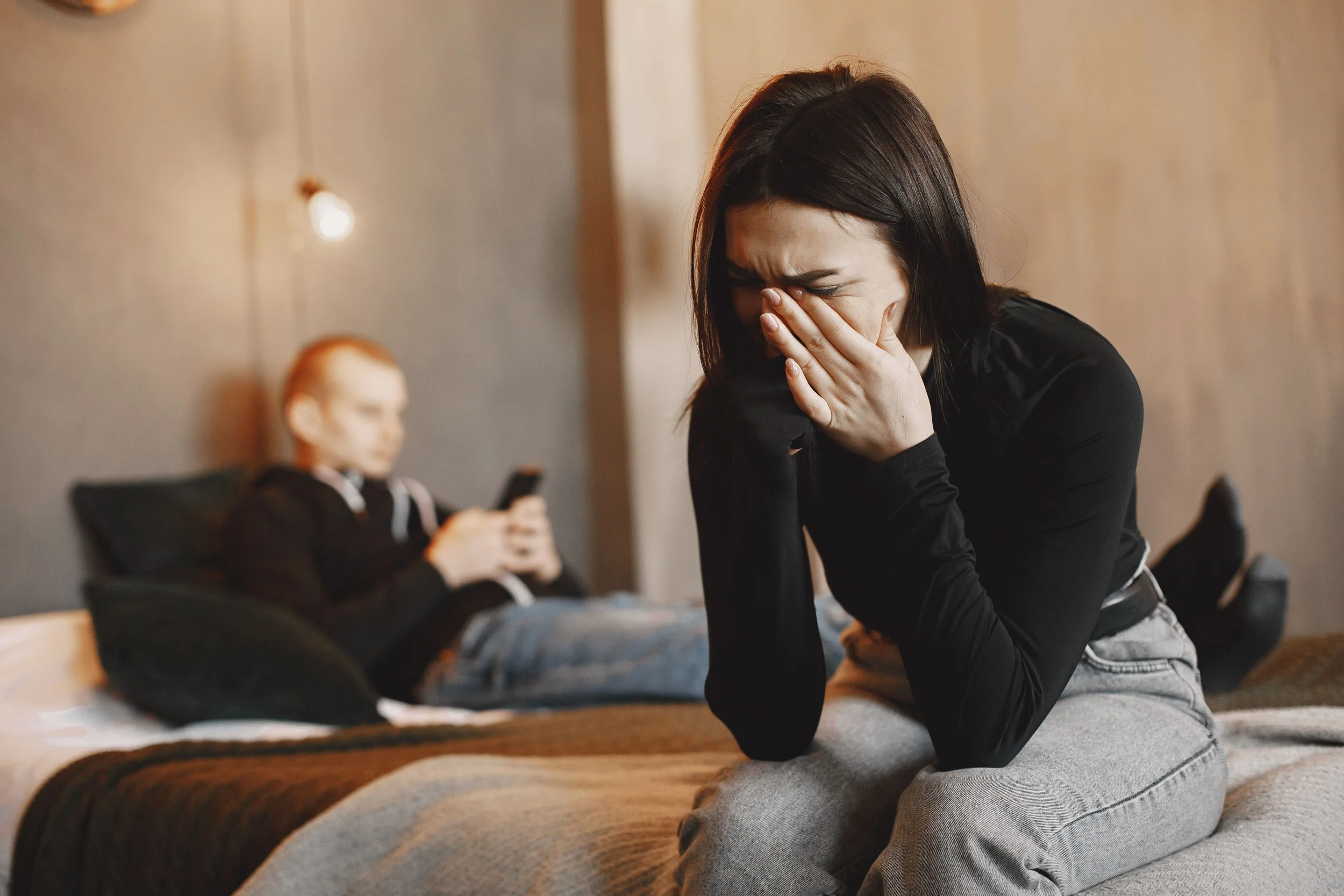 Am I in an Abusive Relationship? Dating in Your 20s and the Warning Signs to Know