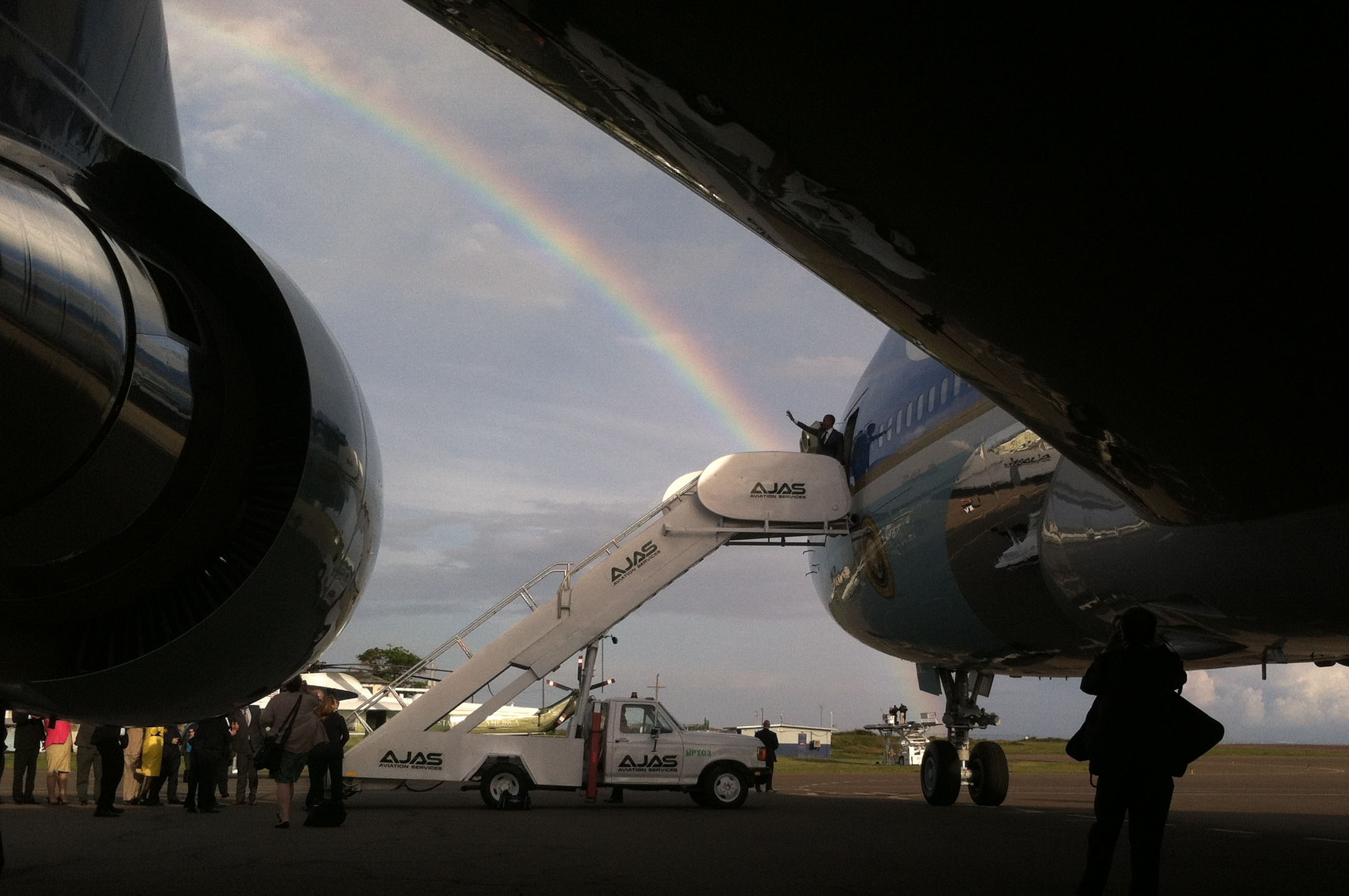  President Barack Obama boards Air Force One, Jamica 