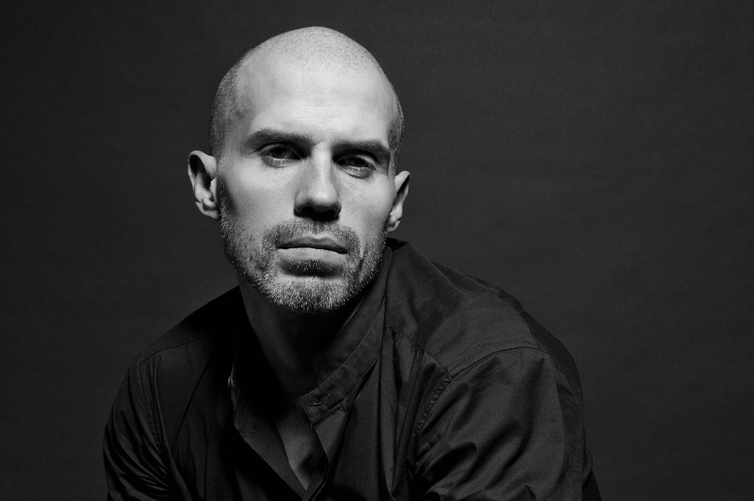 Born in Bulgaria he worked in companies like The National Opera of Sofia, Jeunne Ballet de France, Ballet National de Nancy et Lorraine and the Compañia Nacional de Danza under the direction of Nacho Duato. He became a freelance dancer, choreographer, teacher and assistant in 2009.In 2011 together with Gentian Dodahe choreographed S.O.S. and 1/2 Waltz wich won first prize in both the Copenhagen and Hannover choreography competitons. His duo ‘Aimless’ won the 1st prize in the International Competition for Choreography Burgos-New York2014: ‘Aimless’ won 2nd prize, and Best Performer for his partner Tamako Akiyama and Production Award for the Royal Danish Ballet in the Copenhagen Choreographic Competition. He ctreated works forT.H.E company (Singapore) in 2013 and 2017 and for Compañia Nacional de Danza em 2016He also created ‘Entre Mareas’ and “Broken Lines” full length works for the Festival Madrid en Danza. Together with Tamako Akiyama he was invited by Manuel Legris for ‘The New Universe of Manuel Legris in Vienna, Paris and Tokyo. 