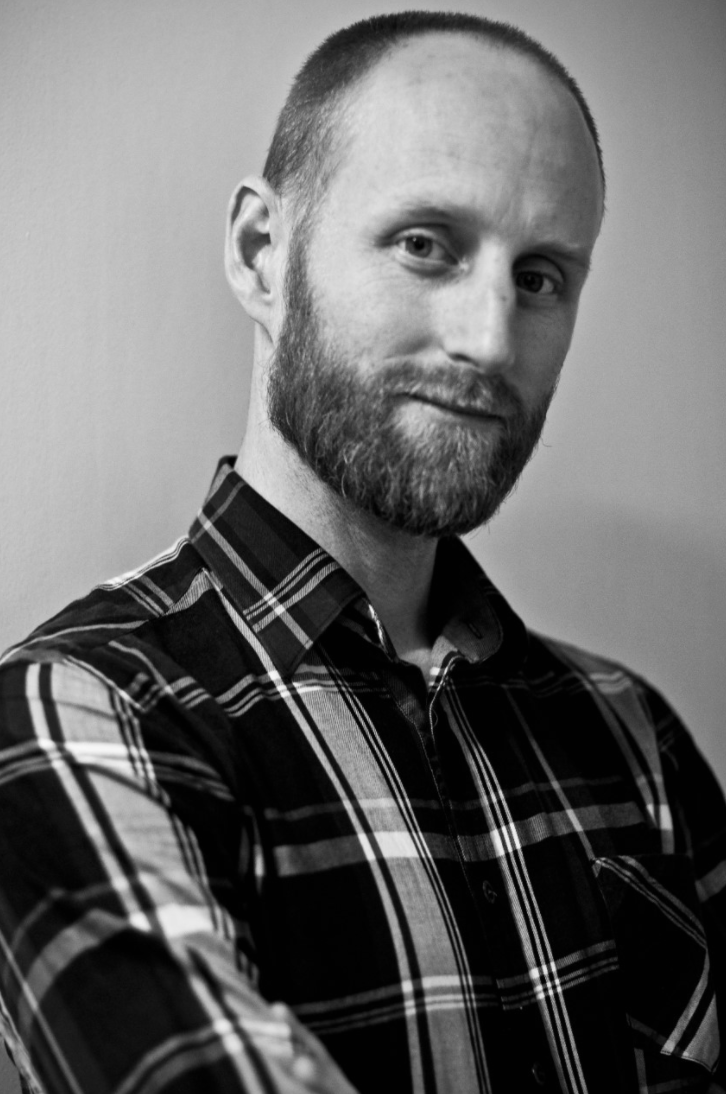 Born in Geneva, Switzerland. He completes his dancing studies in the “ L’Ecole de Danse de Genève” then in the Ballet Junior , where he acquired his first performing experiences, being both groups under the direction of Beatriz Consuelo. In 1994 he joins choreographer Richard Wherlock’s Hagen Ballet with whom he closely works as soloist in the Luzerner Ballet, Komische Oper Berlin and Ballet Basel companies. In 2002 he joins the Compañía Nacional de Danza , directed by Nacho Duato. In 2008 he takes the role of rehearsel director of the Compañía Nacional de Danza 2 , also directed by Duato and Tony Favre. The following year he codirects the company with Hervé Palito. Throughout his career he has taught choreography workshops and master classes worldwide. Since 2011 he is producer and working as an international guest teacher, giving choreographical workshops of Duato’s repertoire, and combining it with dancing projects. Beside his work as a coach and dancer, he is involved in different production projects, such as the International Gala Somos Arte in Valencia. 