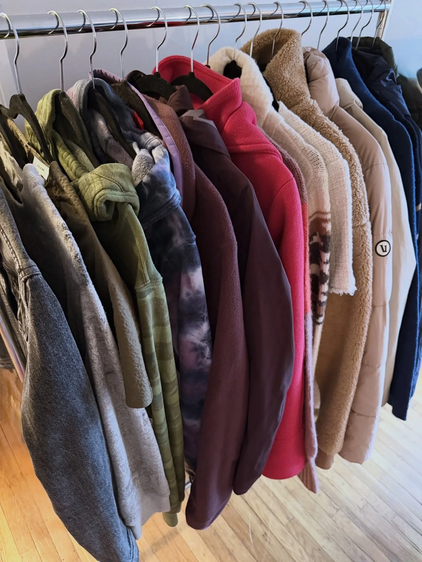 How did y&rsquo;all spend the holiday week? 
We spent ours doing house calls and closet clean outs!
New inventory coming soon 🫶🏻

#designer #resale #consignment #closetcleanout #newarrivals #shop #rcb #comingsoon #instagood