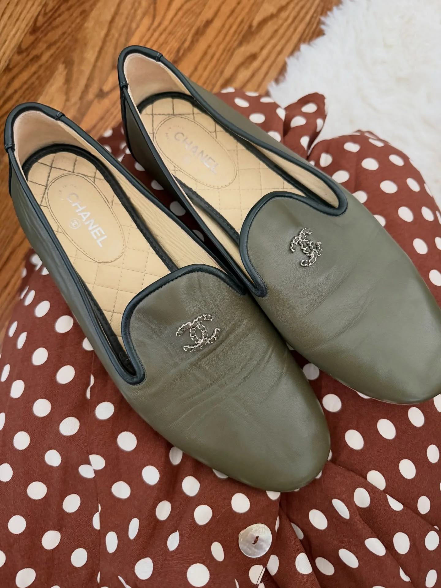 Chanel Loafers
Size 40
$499

#chanel #luxury #resale #shoes