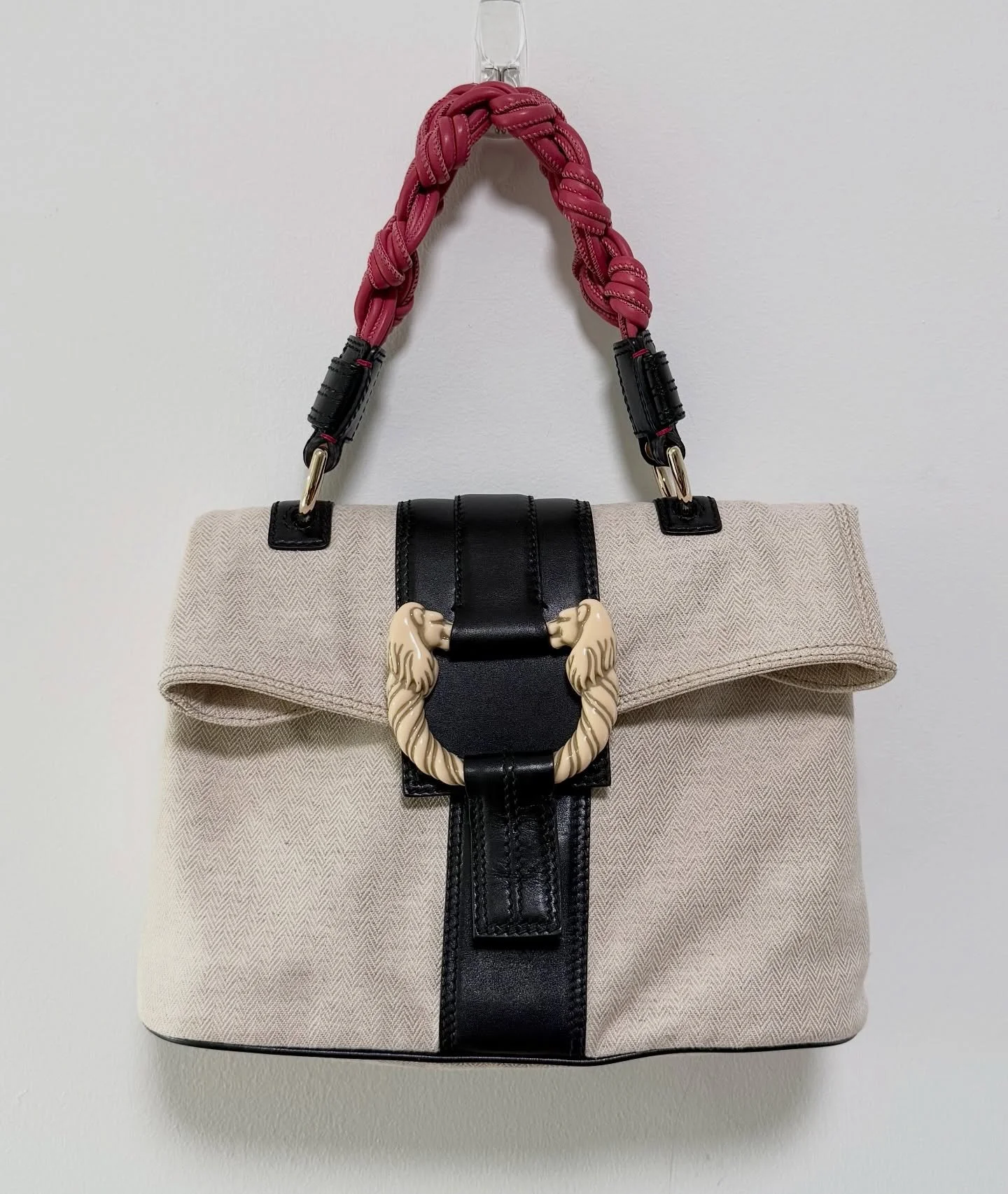 @bvlgari with the pink braided top handle 😍

#spring #handbags #vintage #bvlgari