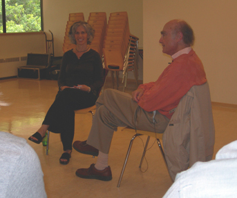 Eva interviewing Erv Polster at the AAGT International Conference, Vancouver, BC, 2006