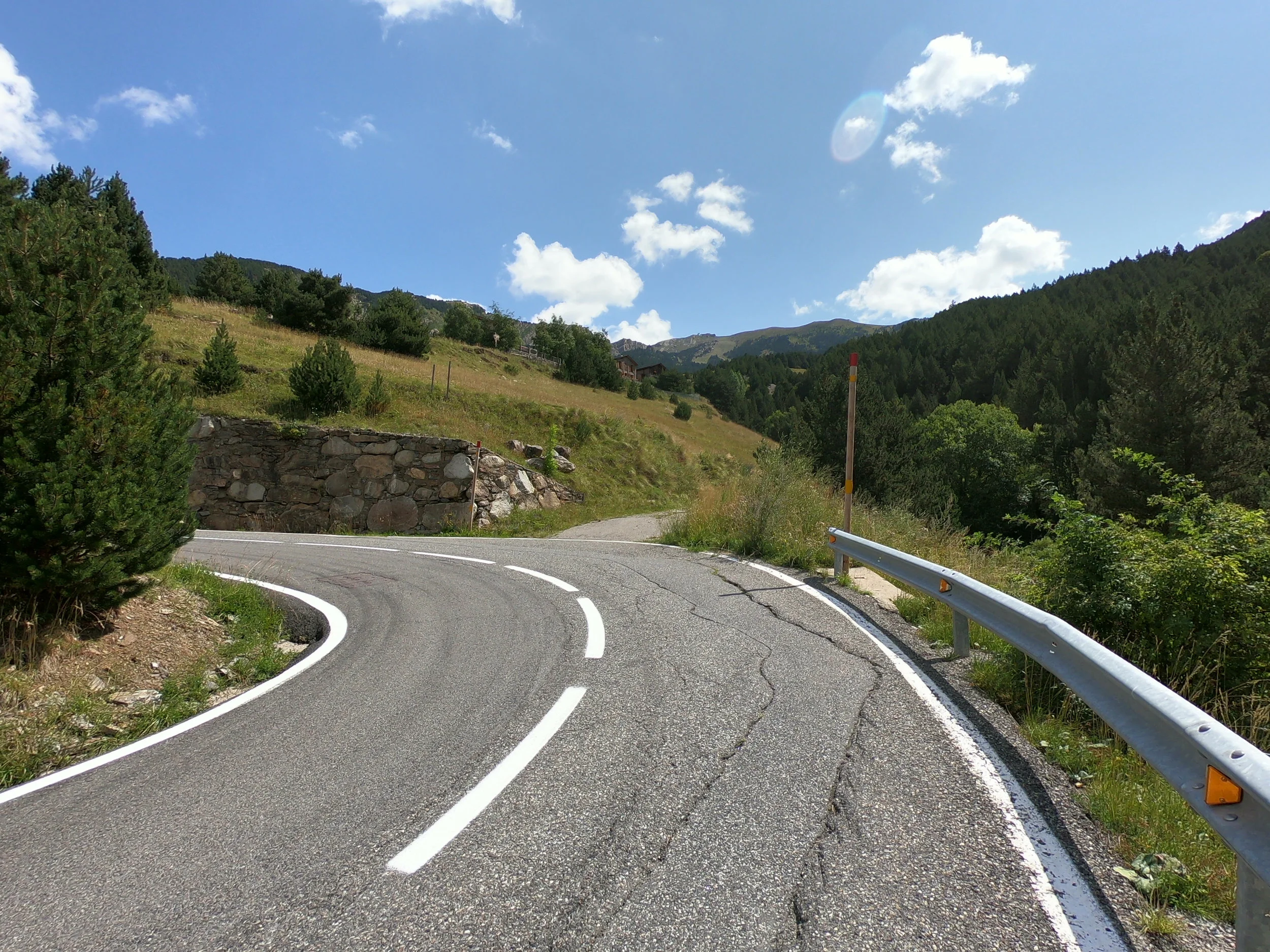 Run up the paved road for about 50m and turn right on the gravel road on the right.