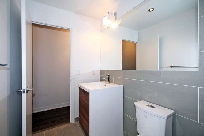 1201 Dundas Street E Unit 501-small-018-9-Bathroom-666x444-72dpi.jpg