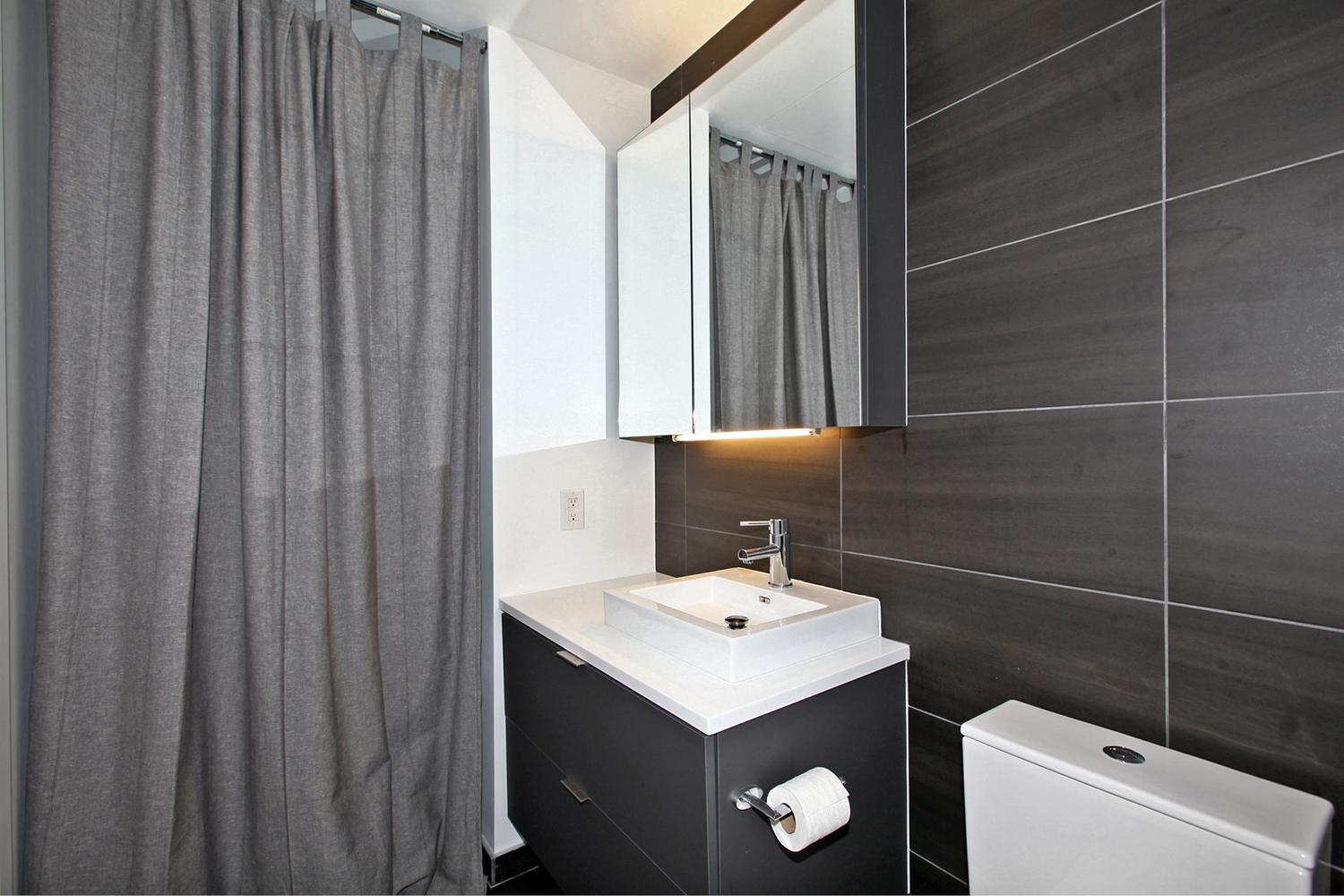 170 Bayview Avw Unit 410-large-024-17-Bathroom-1500x1000-72dpi.jpg