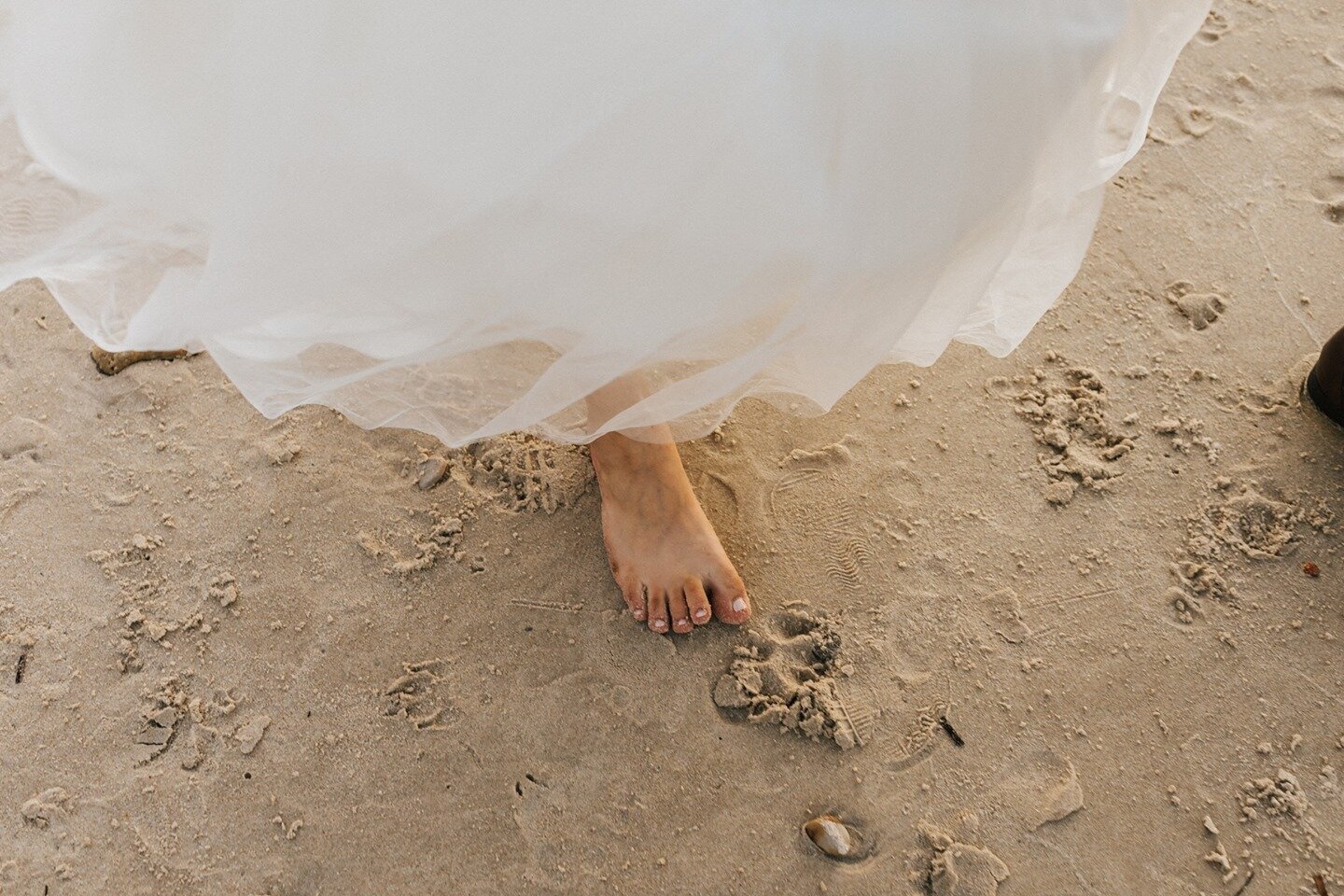 Barefoot on your wedding day? We think that's a great idea!⁠
.⁠
.⁠
.⁠
.⁠
#ourwildloveelopements #weddingphotography #wedding #weddinginspiration #ourwildloveelopements #littlecarphotography  #elopement #wanderingphotographers #lookslikefilm #elopemen