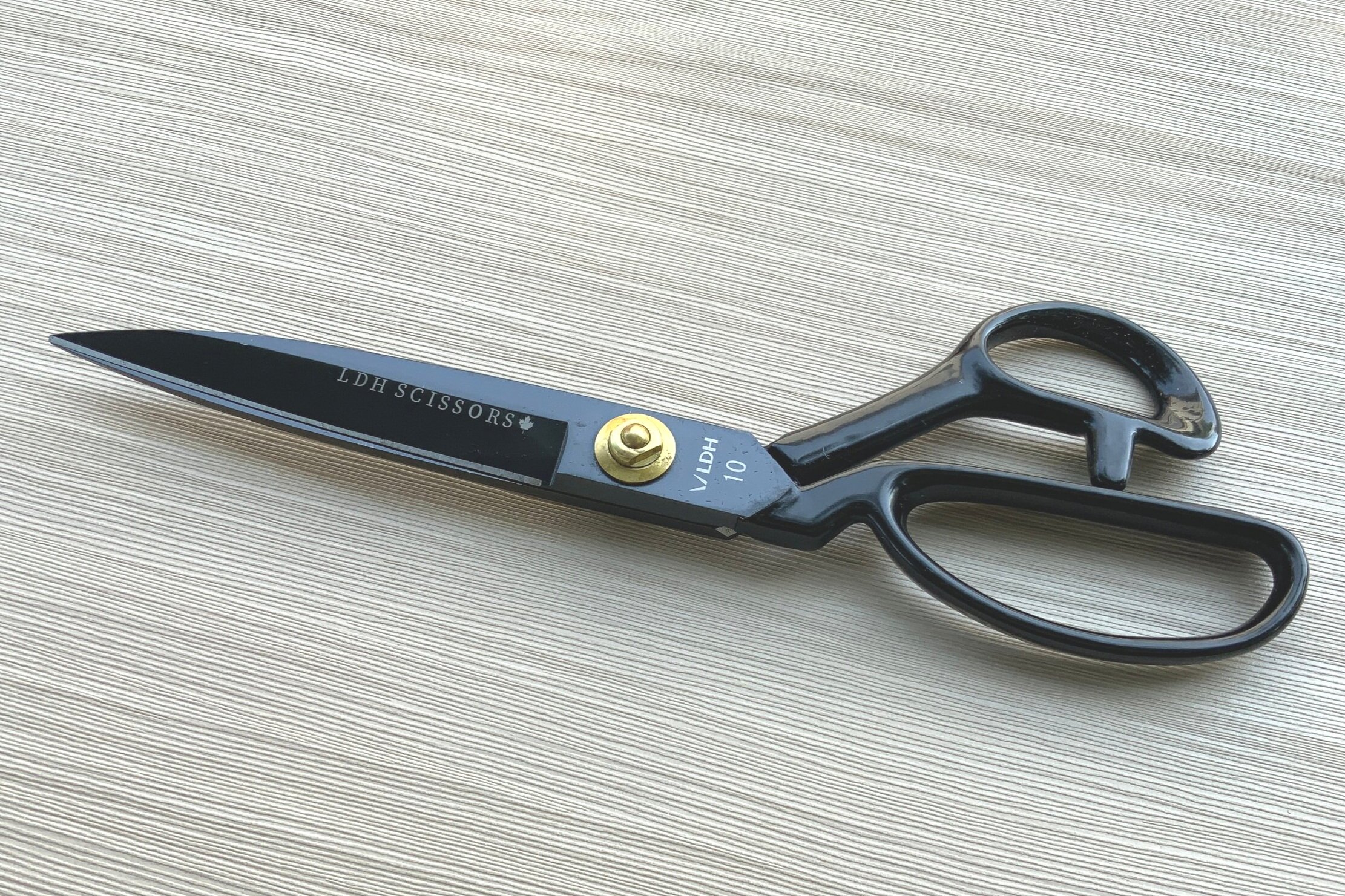 True Left-handed 10 Midnight Edition Fabric Shears — Weft Fabric &  Needlework Shop