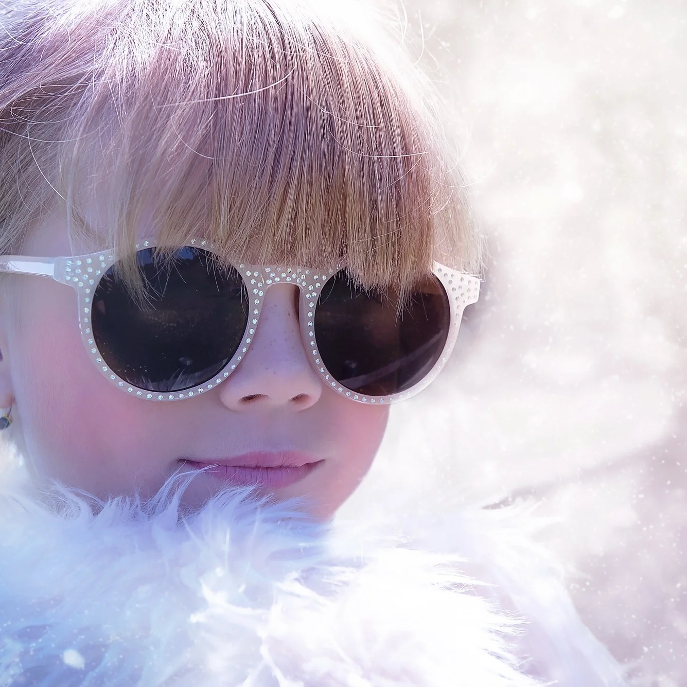 blond-child-close-35632.jpg
