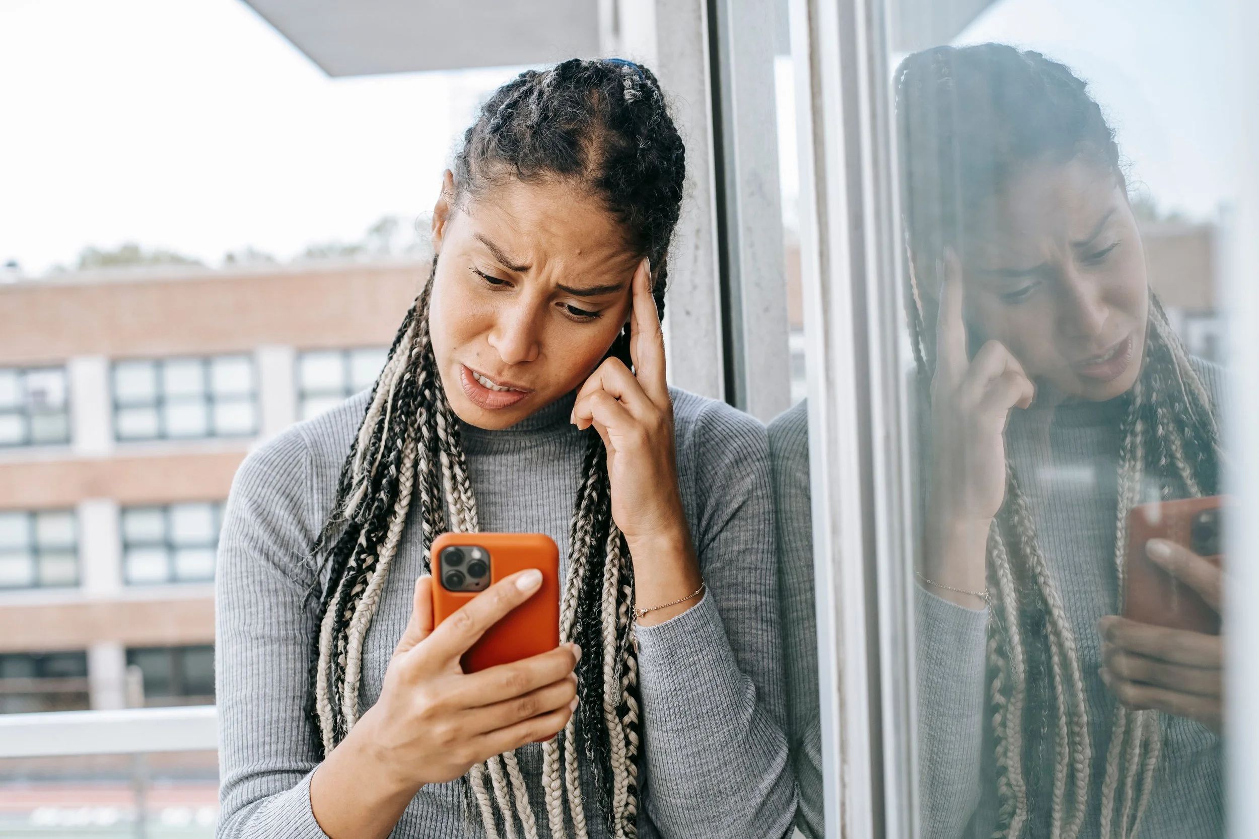 Why Your Smartphone Makes You Feel Dumb (Hint: It’s Not Your Brain, It’s the Phone)