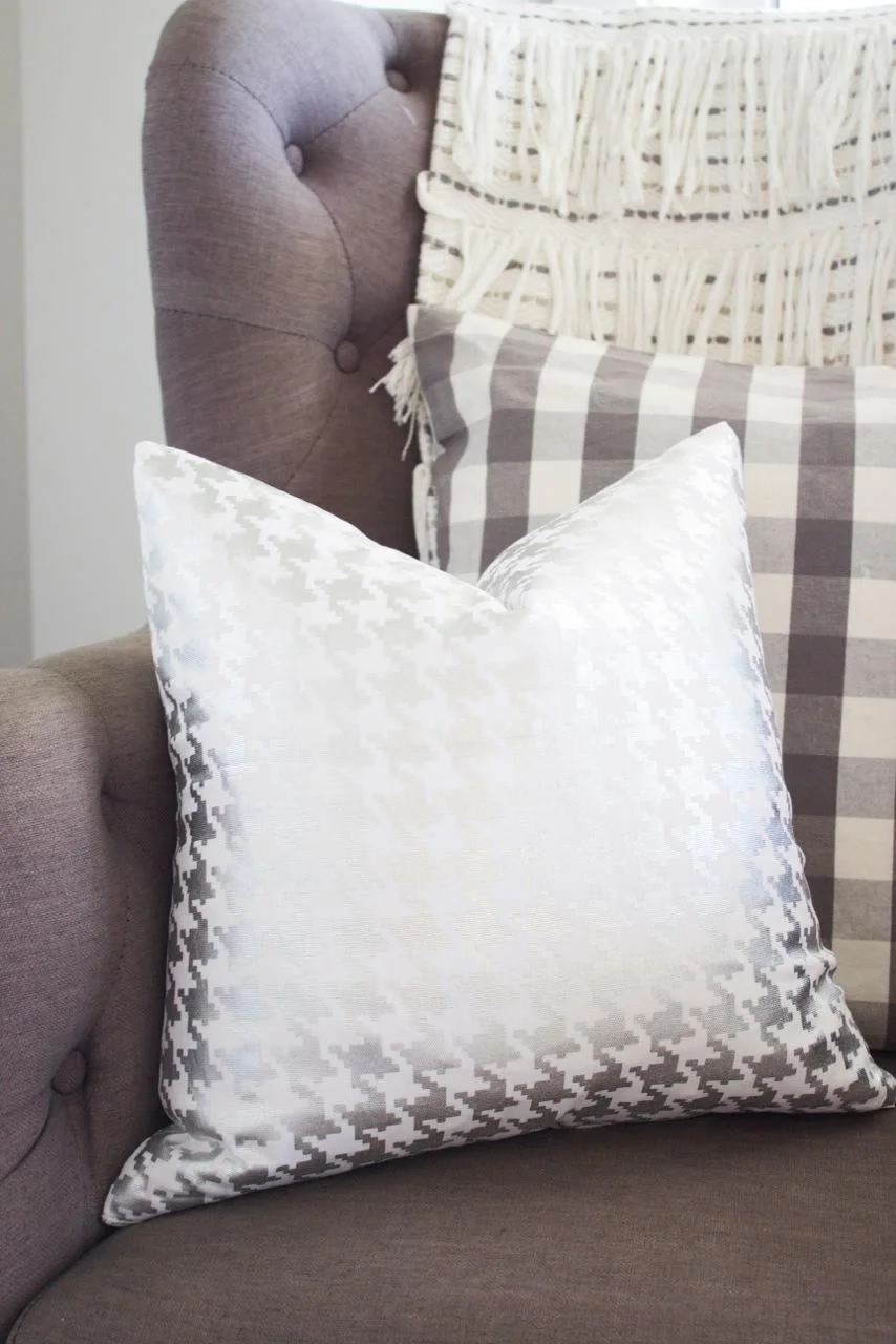 silverpillowclose2.jpg
